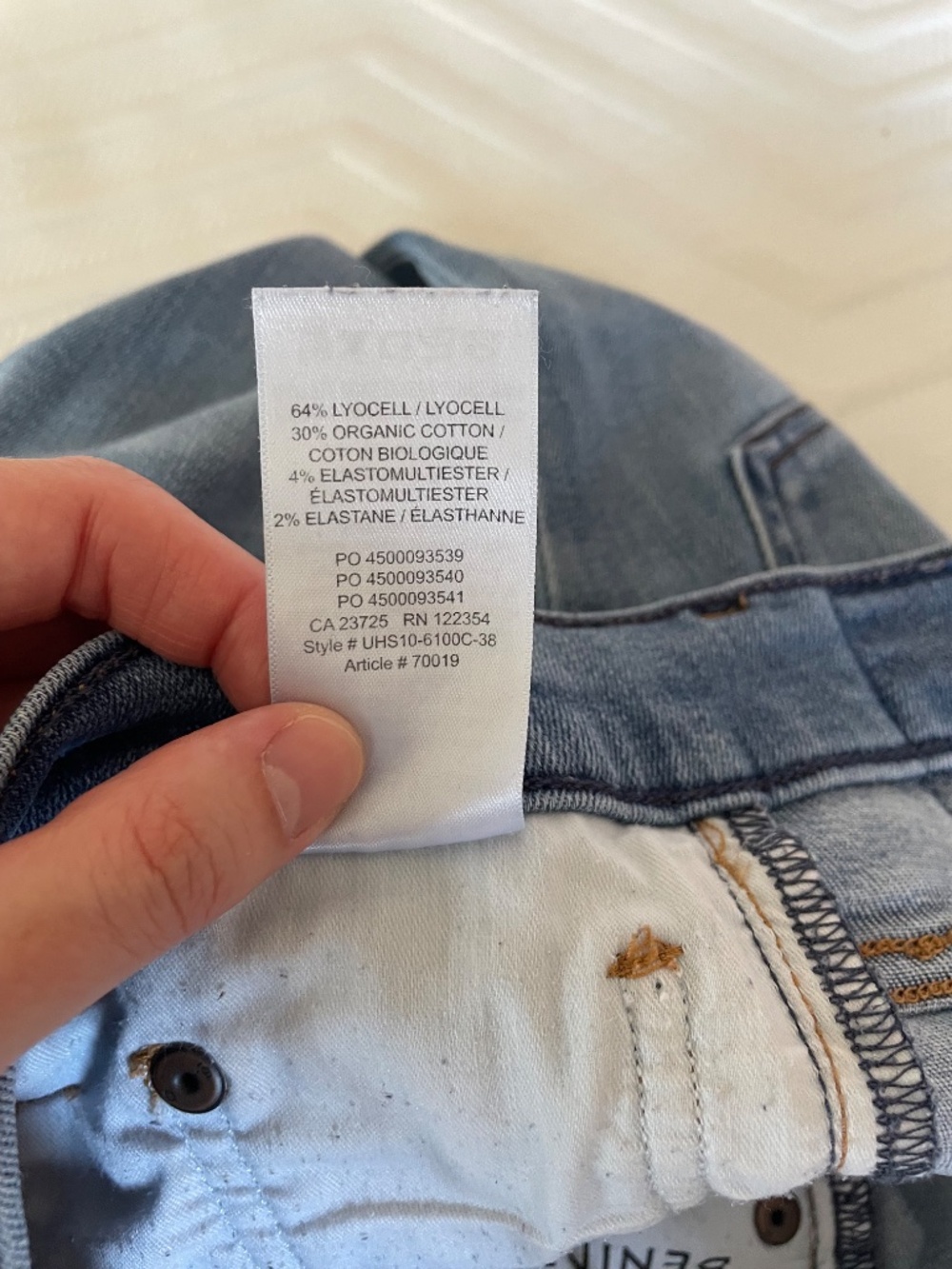 Aritzia Denim Forum, Lola high rise skinny crop jean 28W Medium to Light Blue - Picture 11 of 11
